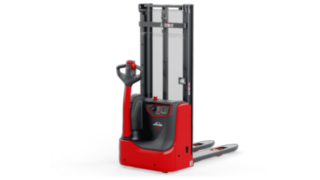 A true all-rounder: The compact L10 – L16 B pedestrian pallet truck from Linde can rise to a wide range of challenges in warehouses and production. L10 – L16 B pallet stackers from Linde Material Handling
