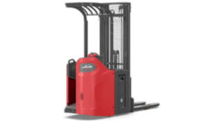 The steel apron on the Linde pallet stackers protects the operator’s back.