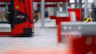 An L-MATIC AC from Linde MH is located in a warehouse.