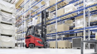 A Linde E30 electric forklift truck loads and unloads goods on a rack