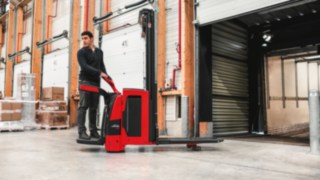 Linde pallet truck handling the goods Linde pallet truck handling the goods