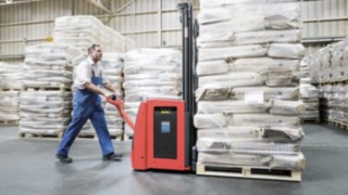 Linde pallet stacker with Li-ION technology Linde pallet stacker with Li-ION technology