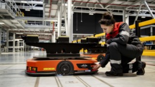 A service technician from Linde MH repairs a C-MATIC