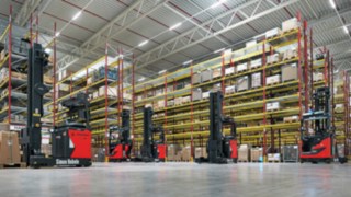 Several automated reach trucks, R-MATIC, from Linde MH in the warehouse at Simon Hegele